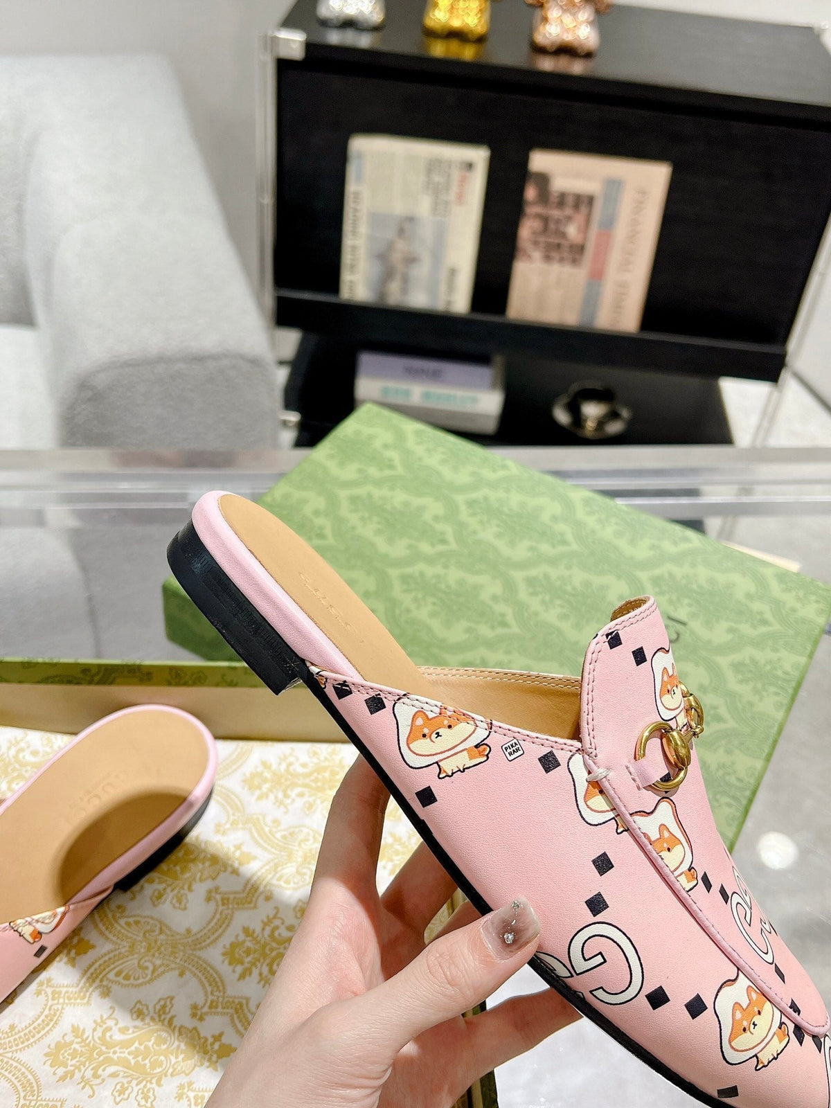 HORSEBIT SLIPPER MULE WITH CUTE CAT PRINT IN LIGHT PINK CALFSKIN