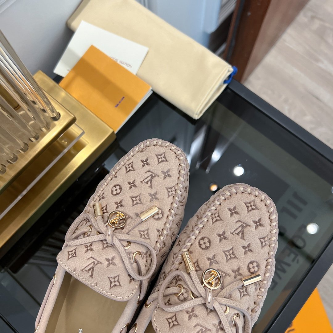 LV GLORIA FLAT LOAFER LOGO STAMPING BEIGE