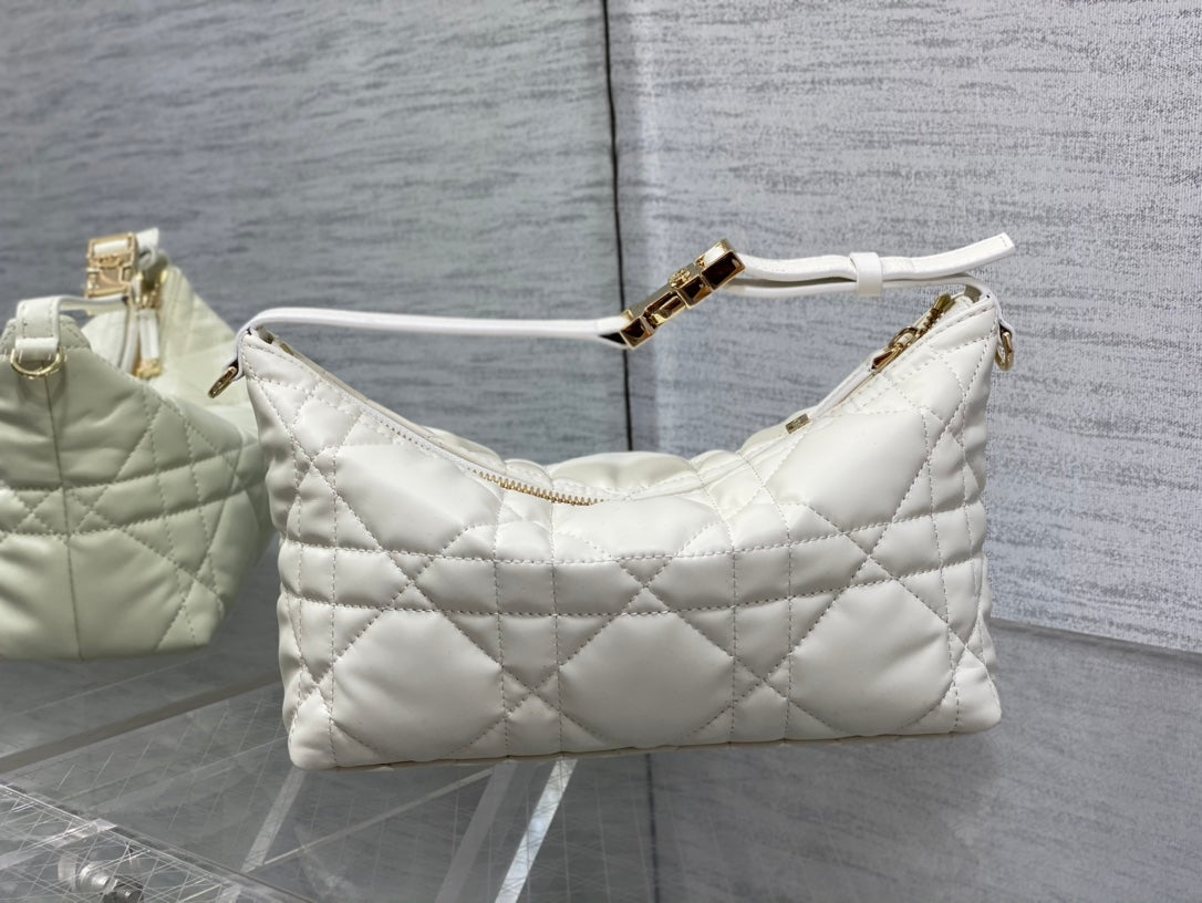 TRAVEL NOMAD POUCH 22 IN WHITE MACROCANNAGE LAMBSKIN GOLD HARDWARE