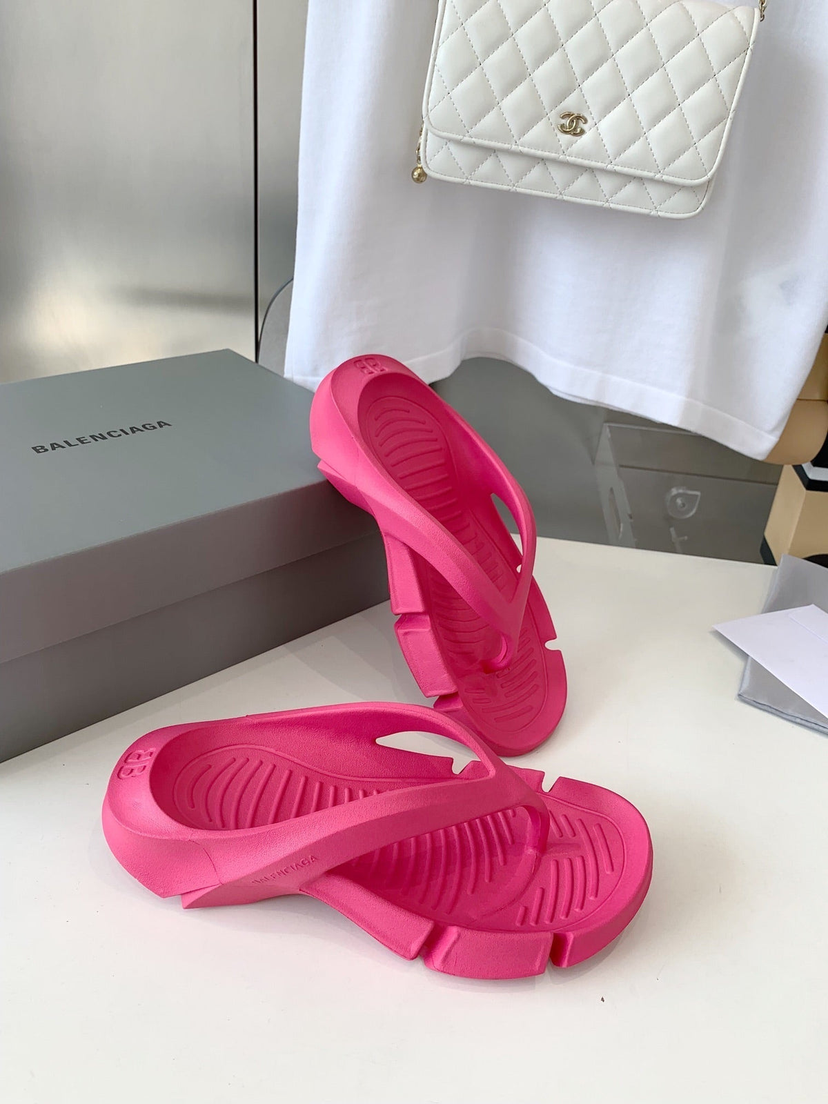 THONG SANDALS IN CABARET PINK RUBBER