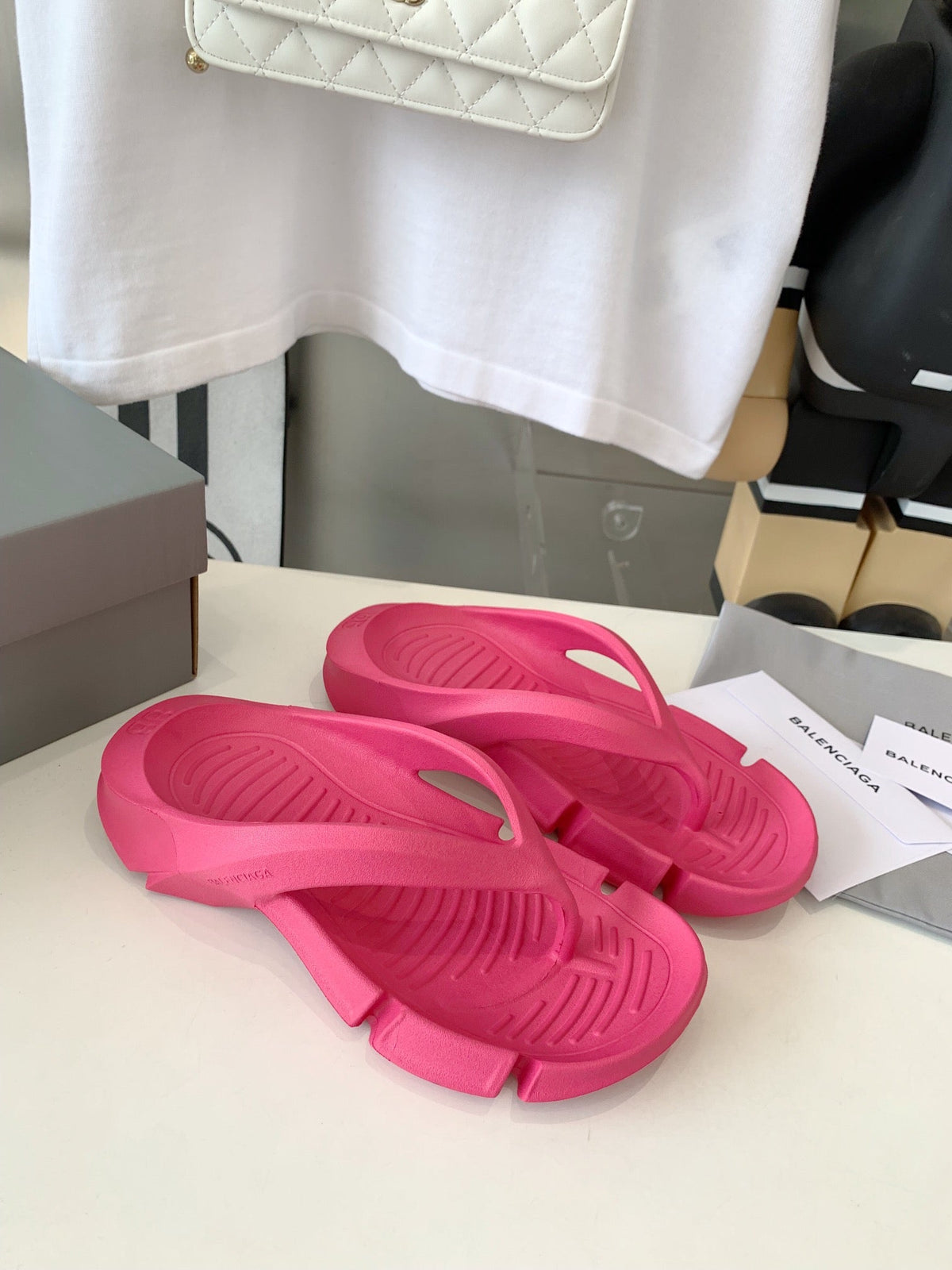 THONG SANDALS IN CABARET PINK RUBBER