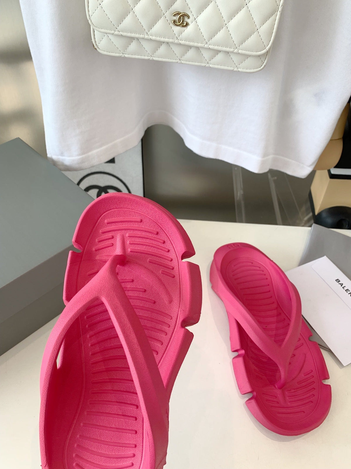 THONG SANDALS IN CABARET PINK RUBBER