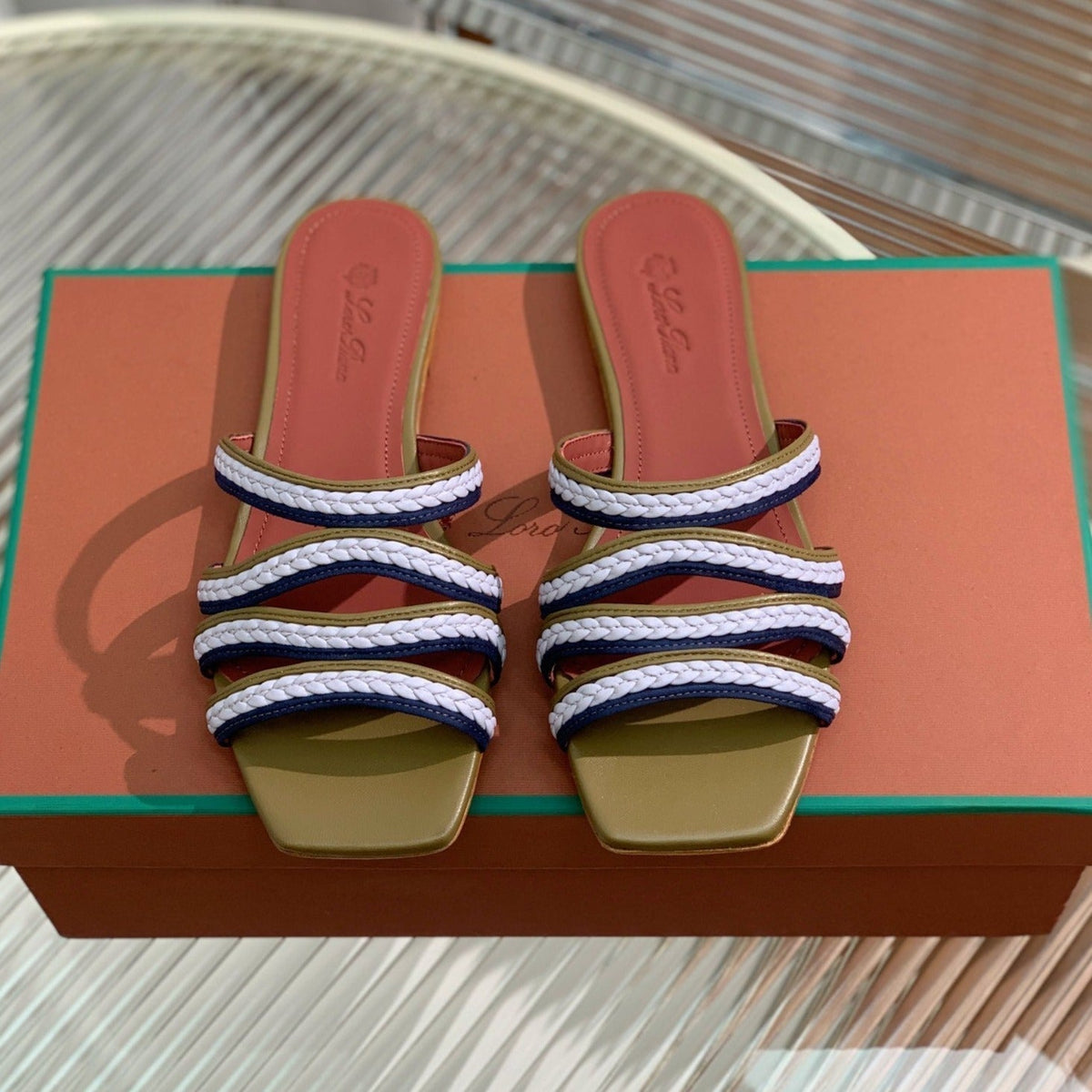 LP SPRIGHTLY CHARMS FLAT SANDAL WHITE AND OLIVE CALFSKIN