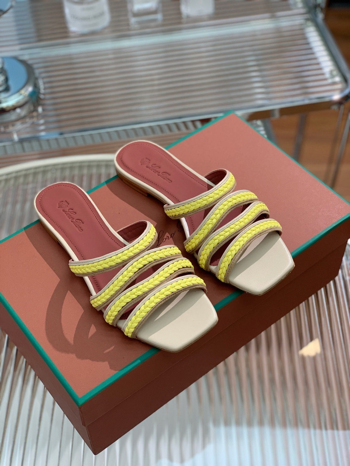 LP SPRIGHTLY CHARMS FLAT SANDAL LEMON CALFSKIN