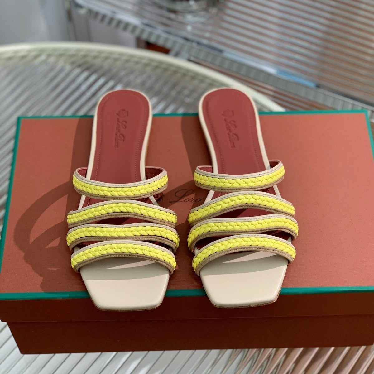 LP SPRIGHTLY CHARMS FLAT SANDAL LEMON CALFSKIN