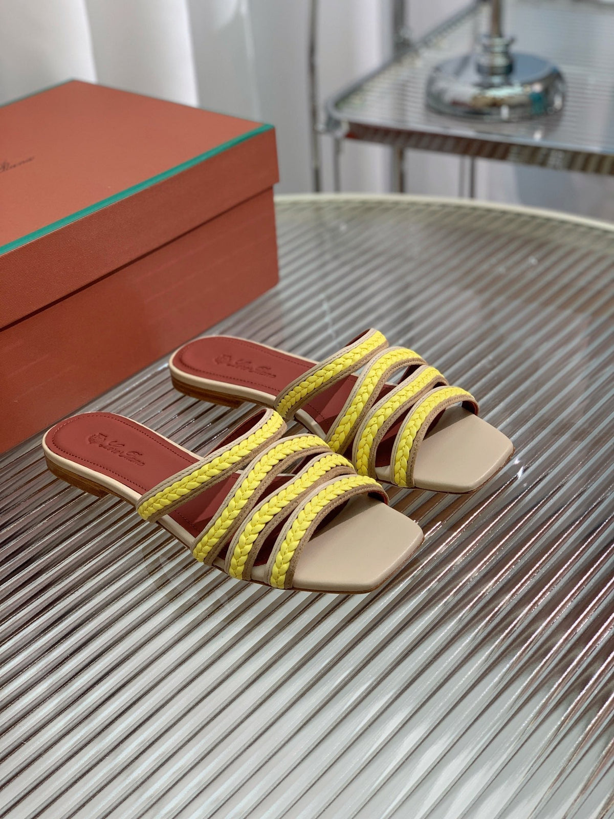 LP SPRIGHTLY CHARMS FLAT SANDAL LEMON CALFSKIN