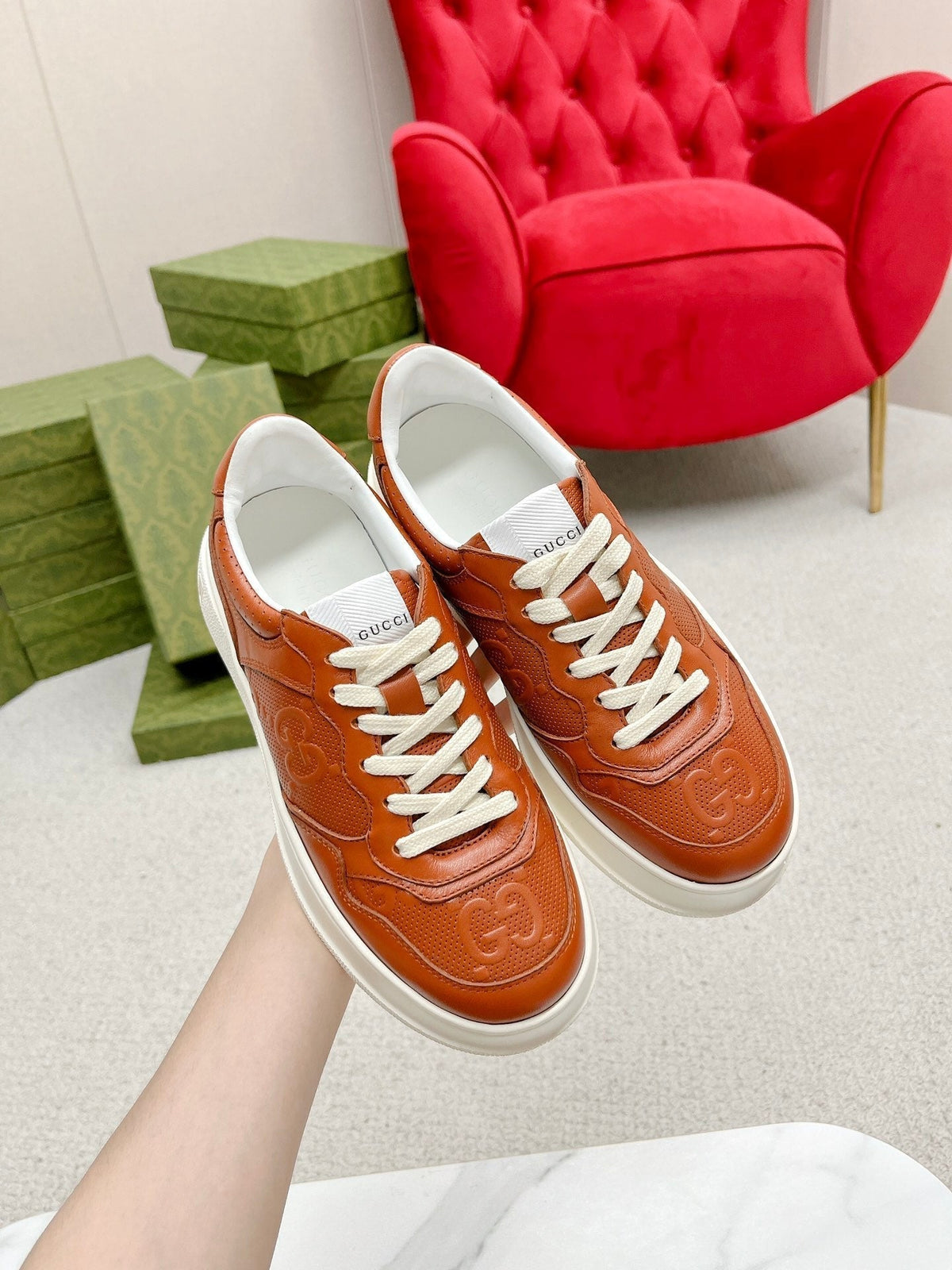 GG EMBOSSED TRAINER CARAMEL CALFSKIN