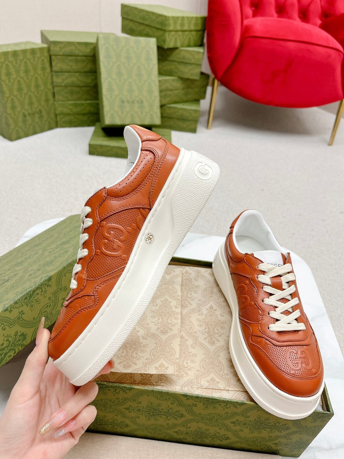 GG EMBOSSED TRAINER CARAMEL CALFSKIN