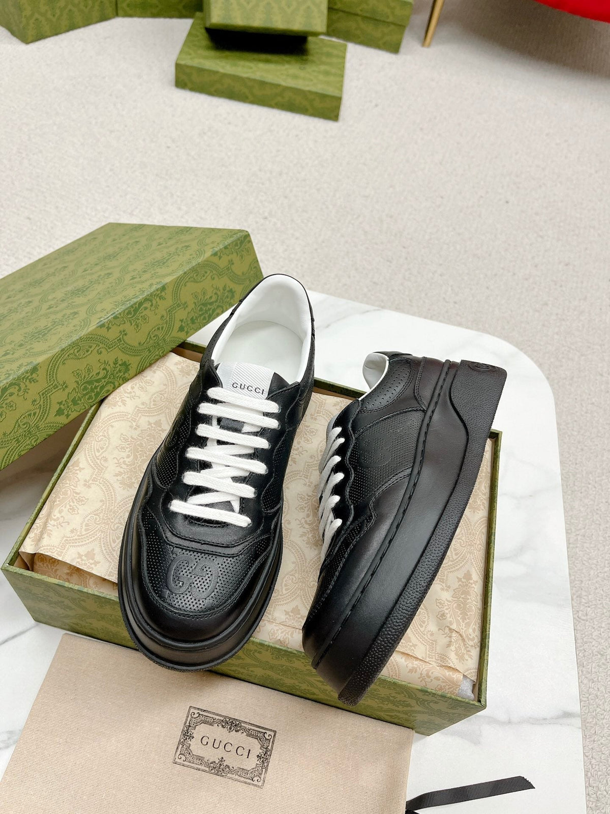 GG EMBOSSED TRAINER BLACK CALFSKIN