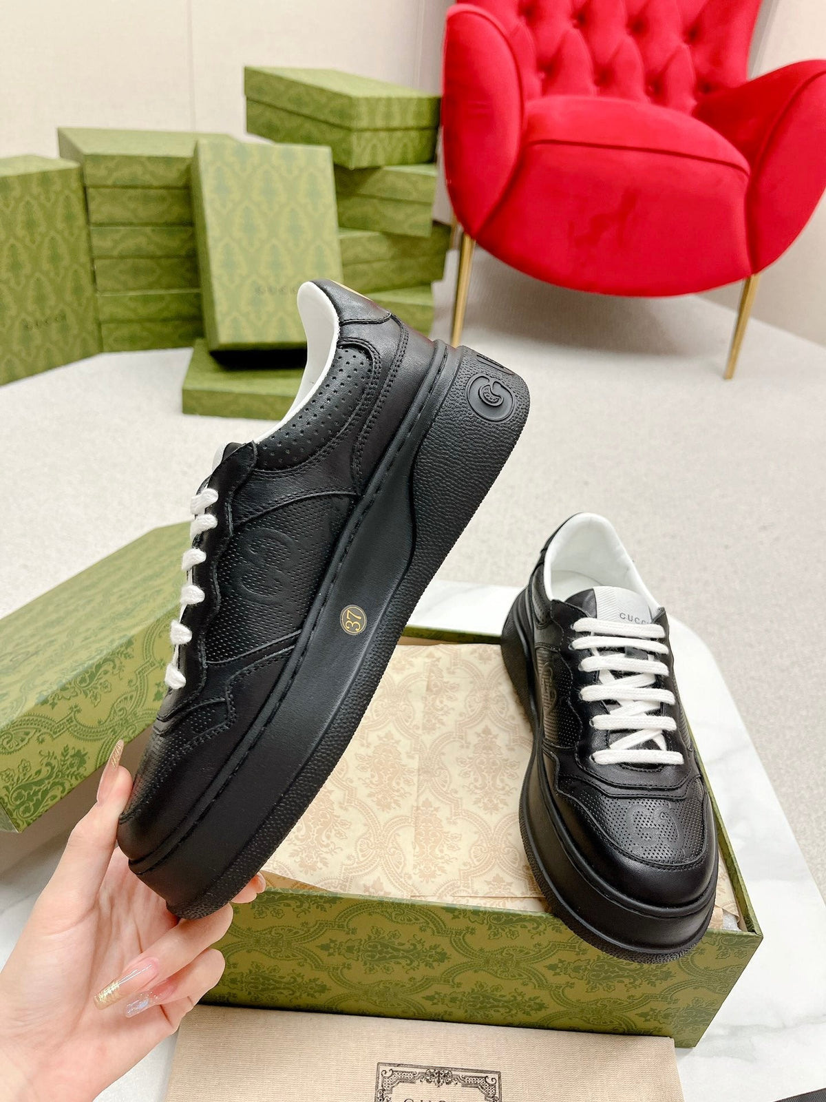 GG EMBOSSED TRAINER BLACK CALFSKIN