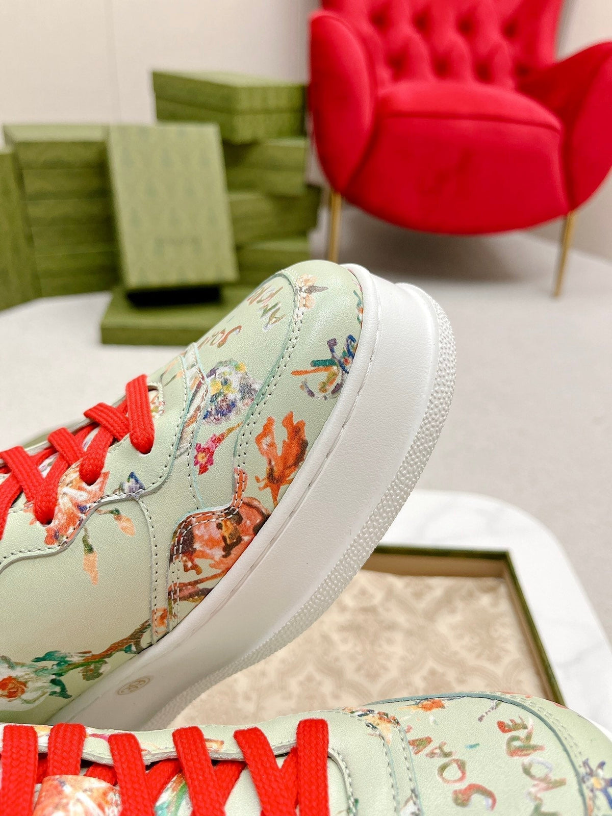 GG TRAINER SAGE CALFSKIN WITH FLOWERS PATTERN