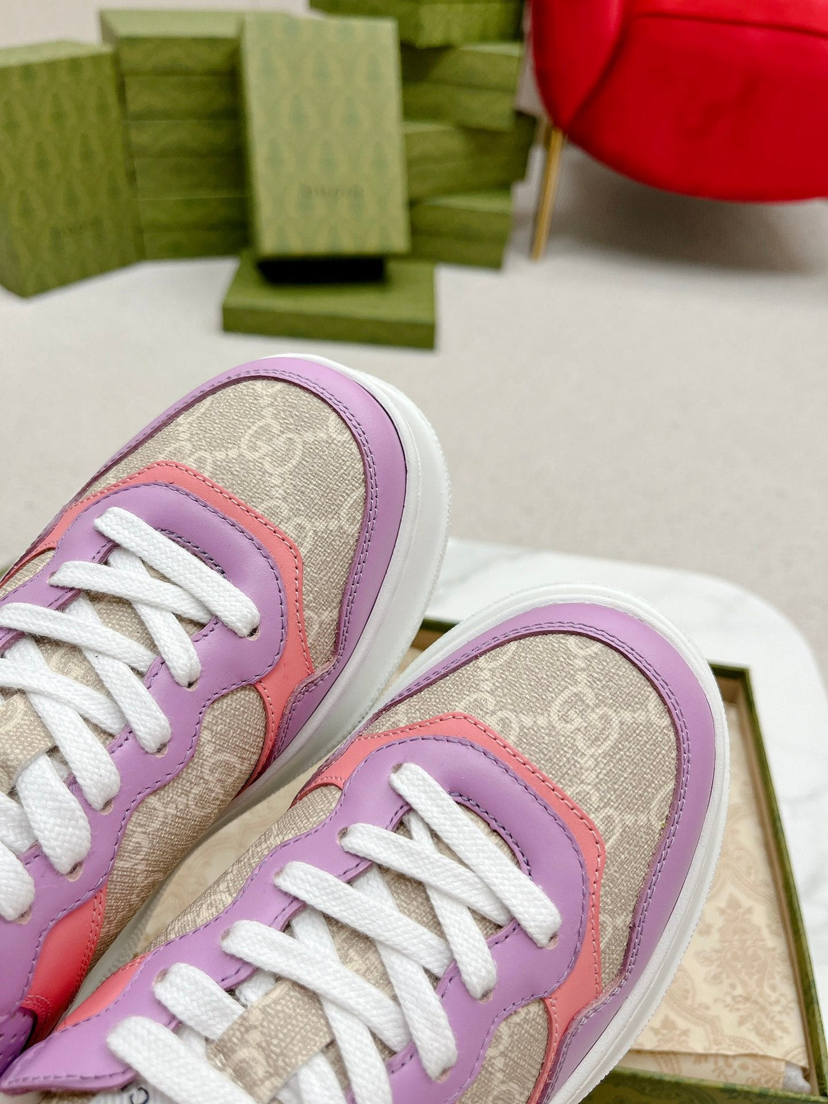 GG TRAINER LIGHT GRAY AND PURPLE CALFSKIN
