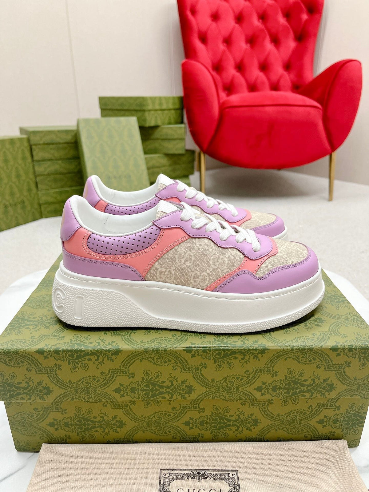 GG TRAINER LIGHT GRAY AND PURPLE CALFSKIN