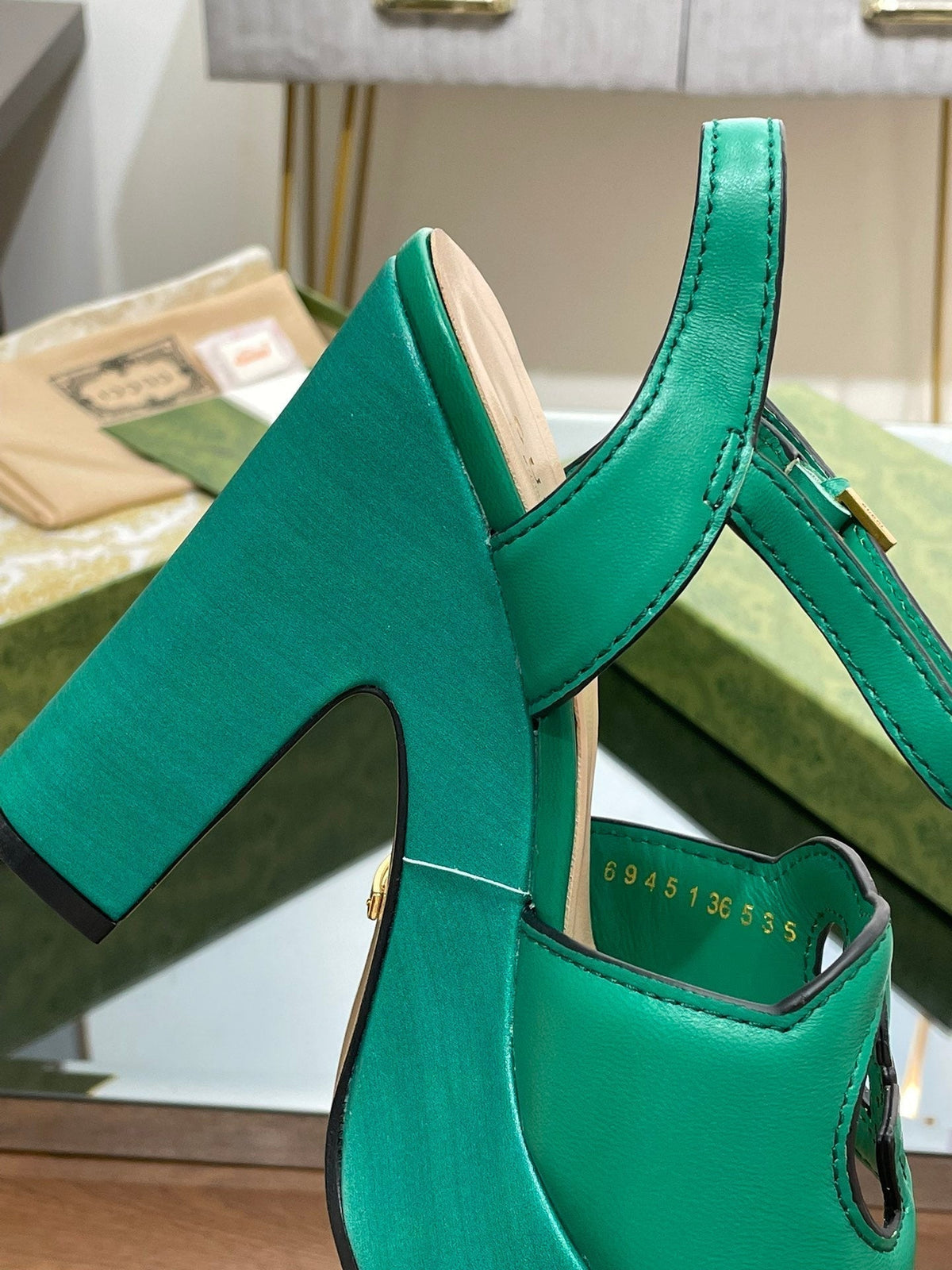 GG 120 INTERLOCKING G SANDAL JADE GREEN CALFSKIN