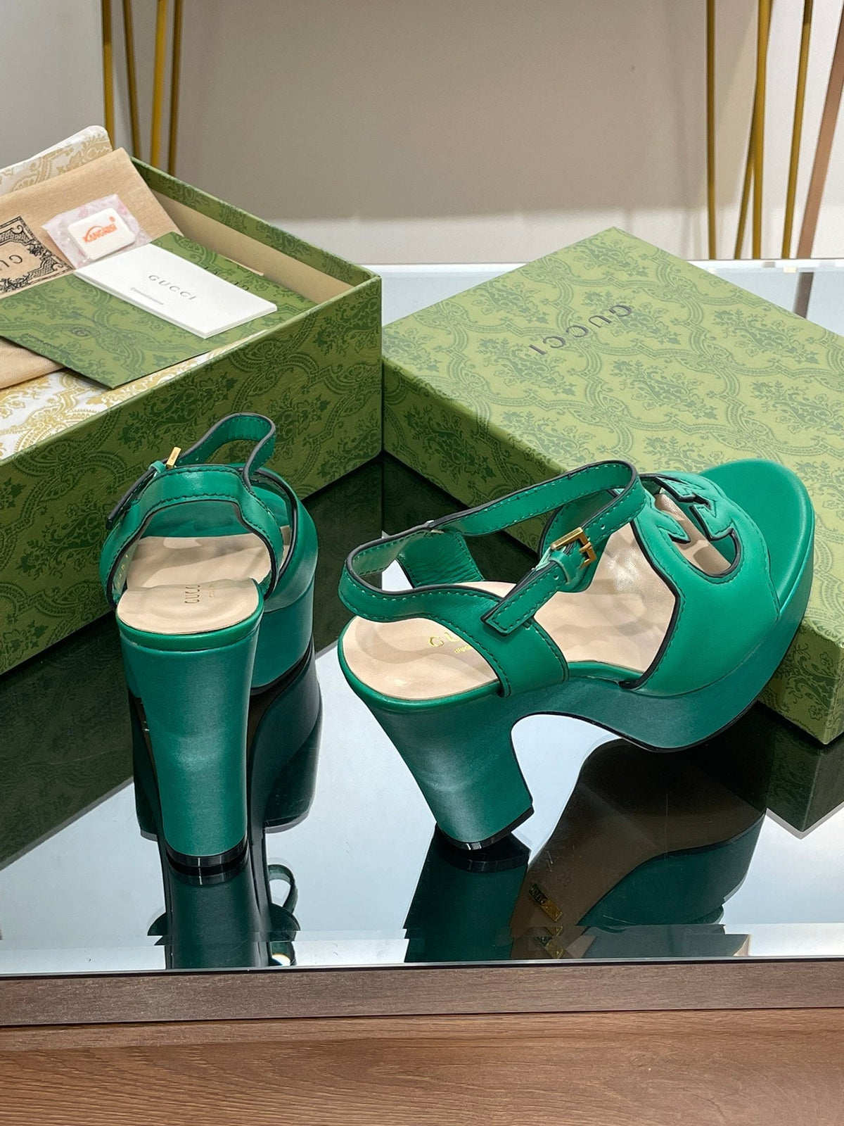GG 120 INTERLOCKING G SANDAL JADE GREEN CALFSKIN