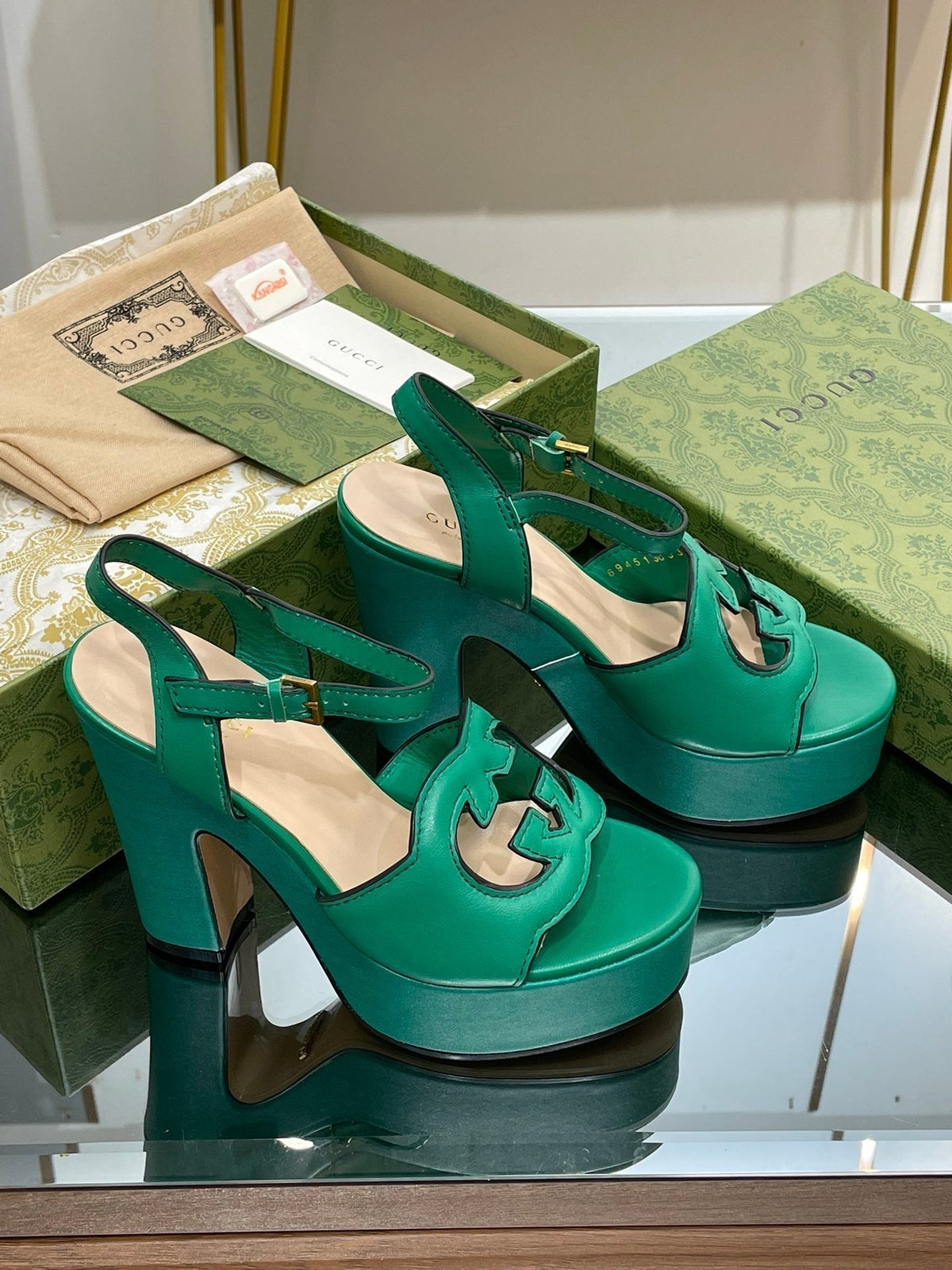 GG 120 INTERLOCKING G SANDAL JADE GREEN CALFSKIN