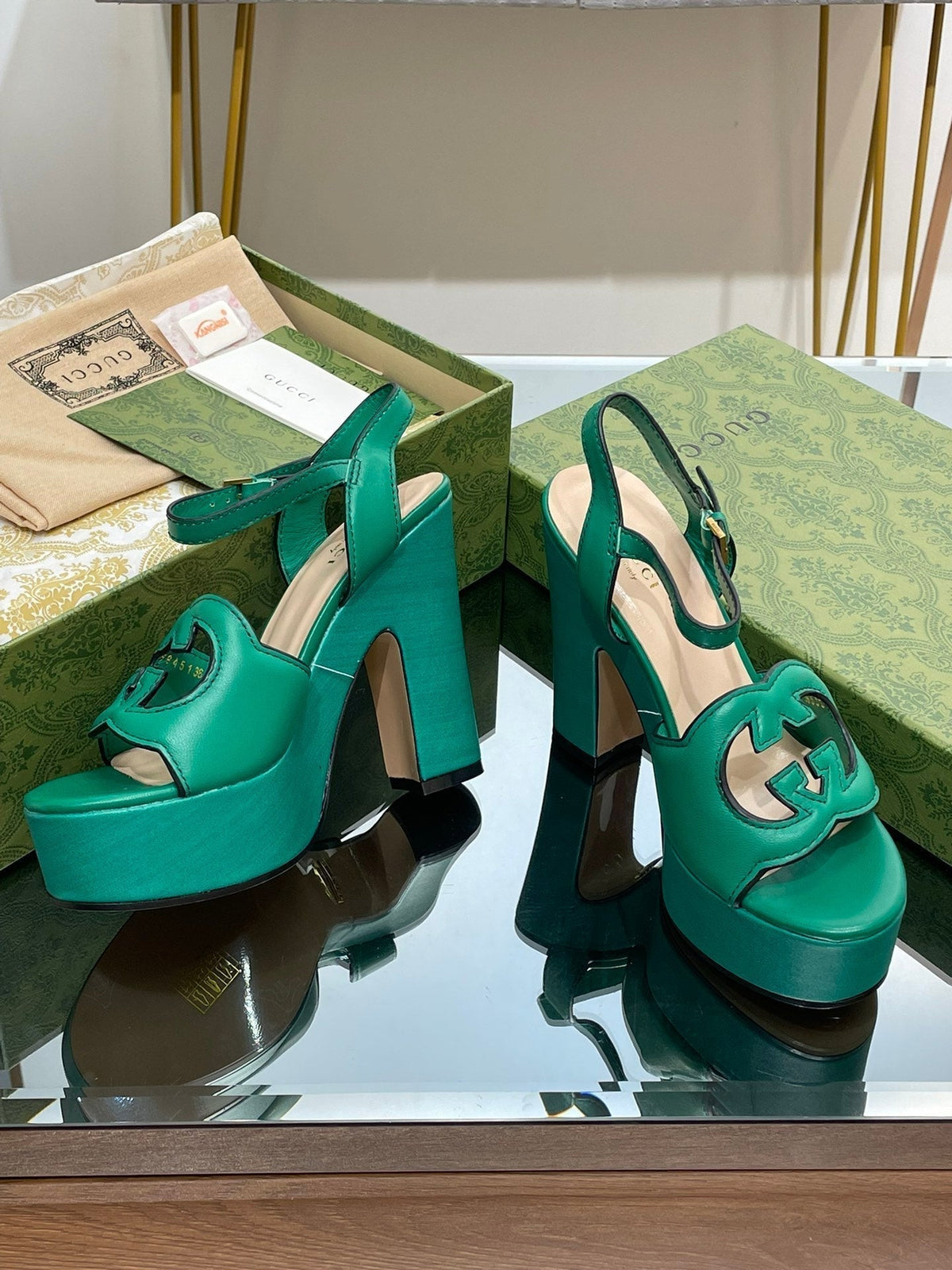 GG 120 INTERLOCKING G SANDAL JADE GREEN CALFSKIN