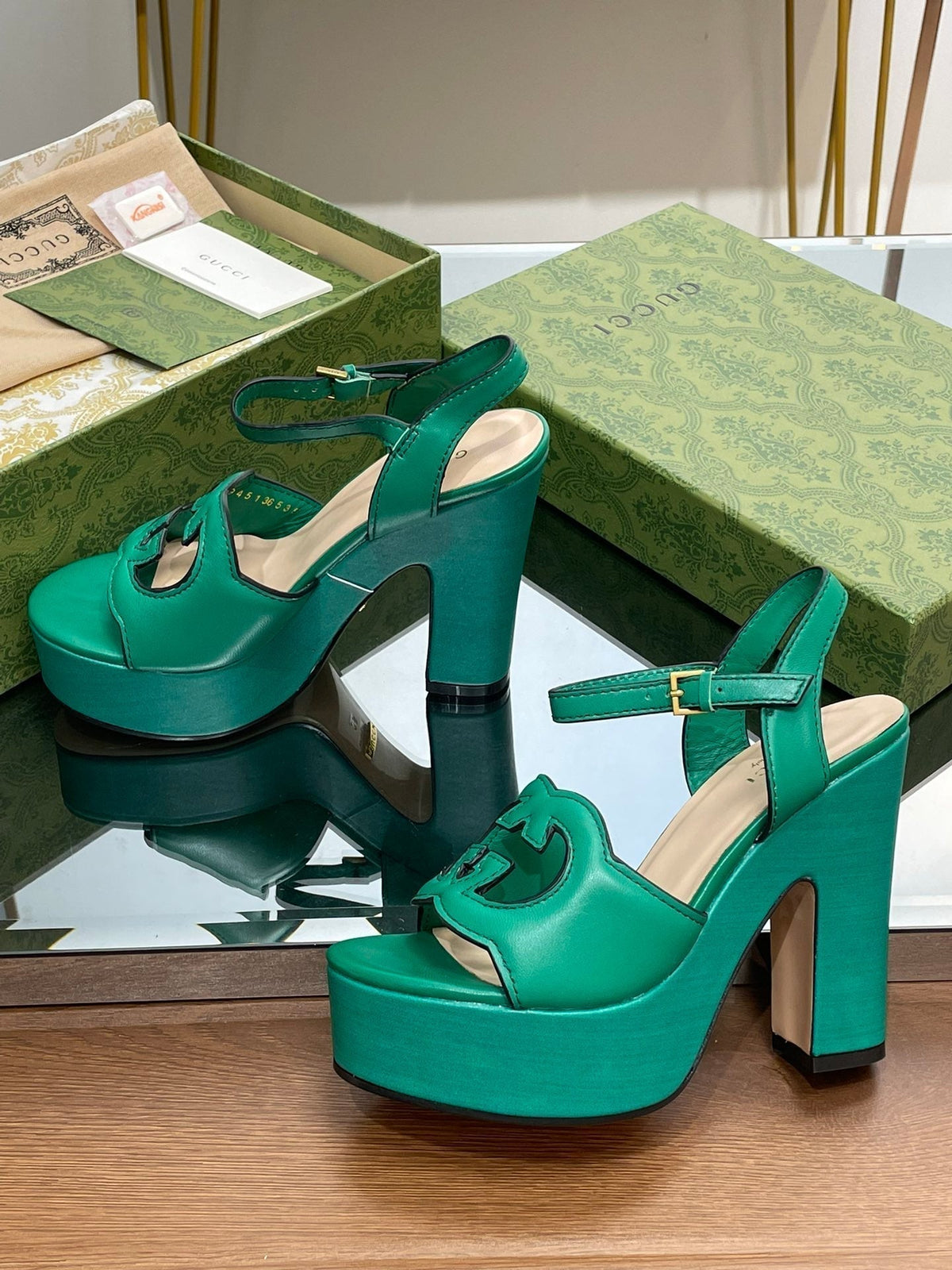 GG 120 INTERLOCKING G SANDAL JADE GREEN CALFSKIN