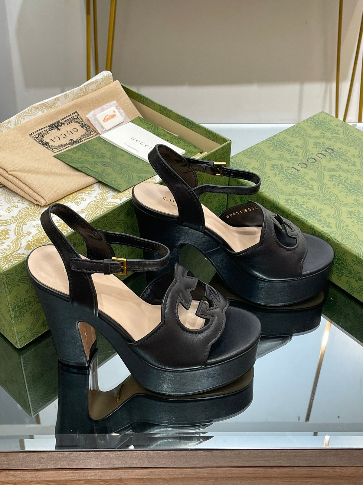 GG 120 INTERLOCKING G SANDAL BLACK CALFSKIN