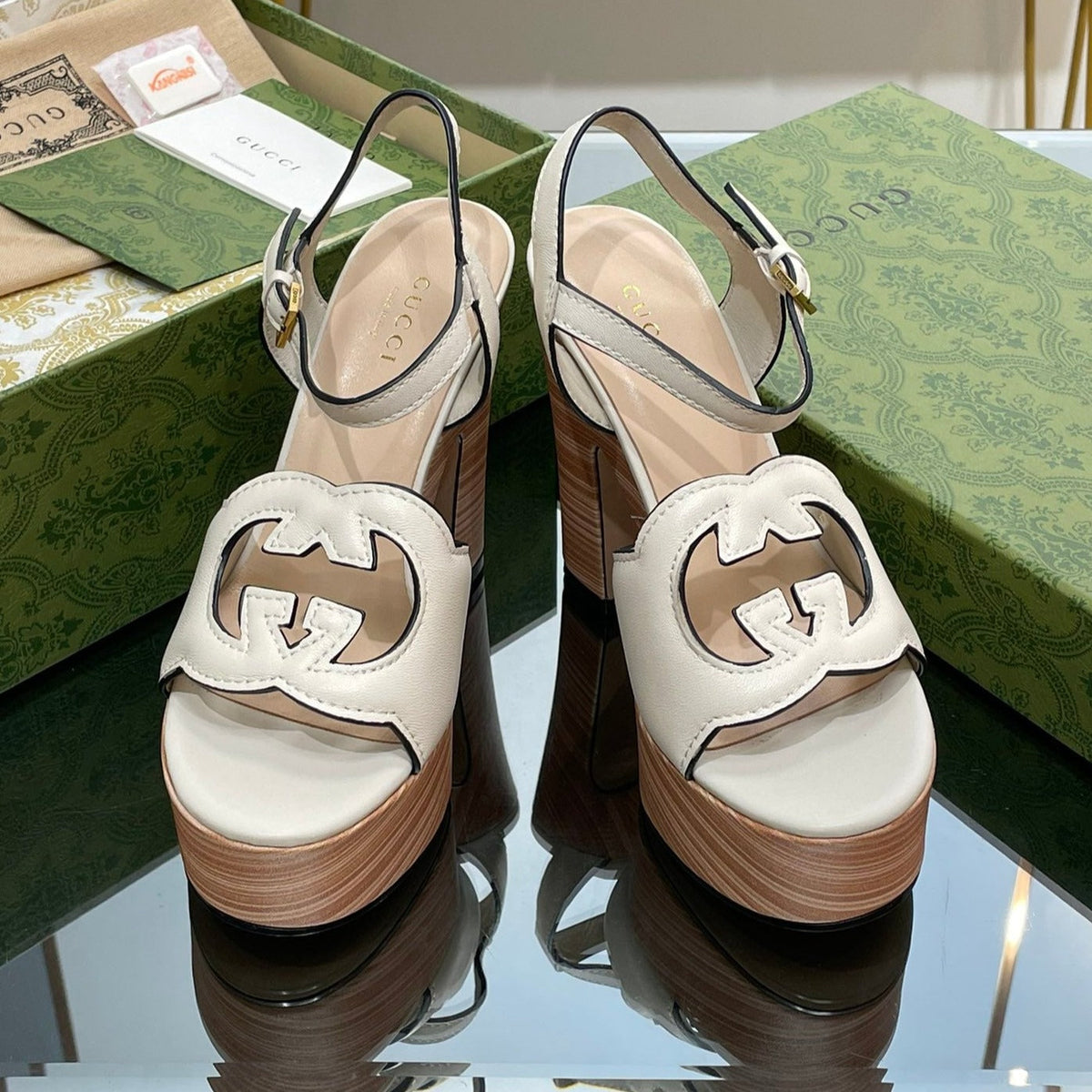 GG 120 INTERLOCKING G SANDAL WHITE CALFSKIN