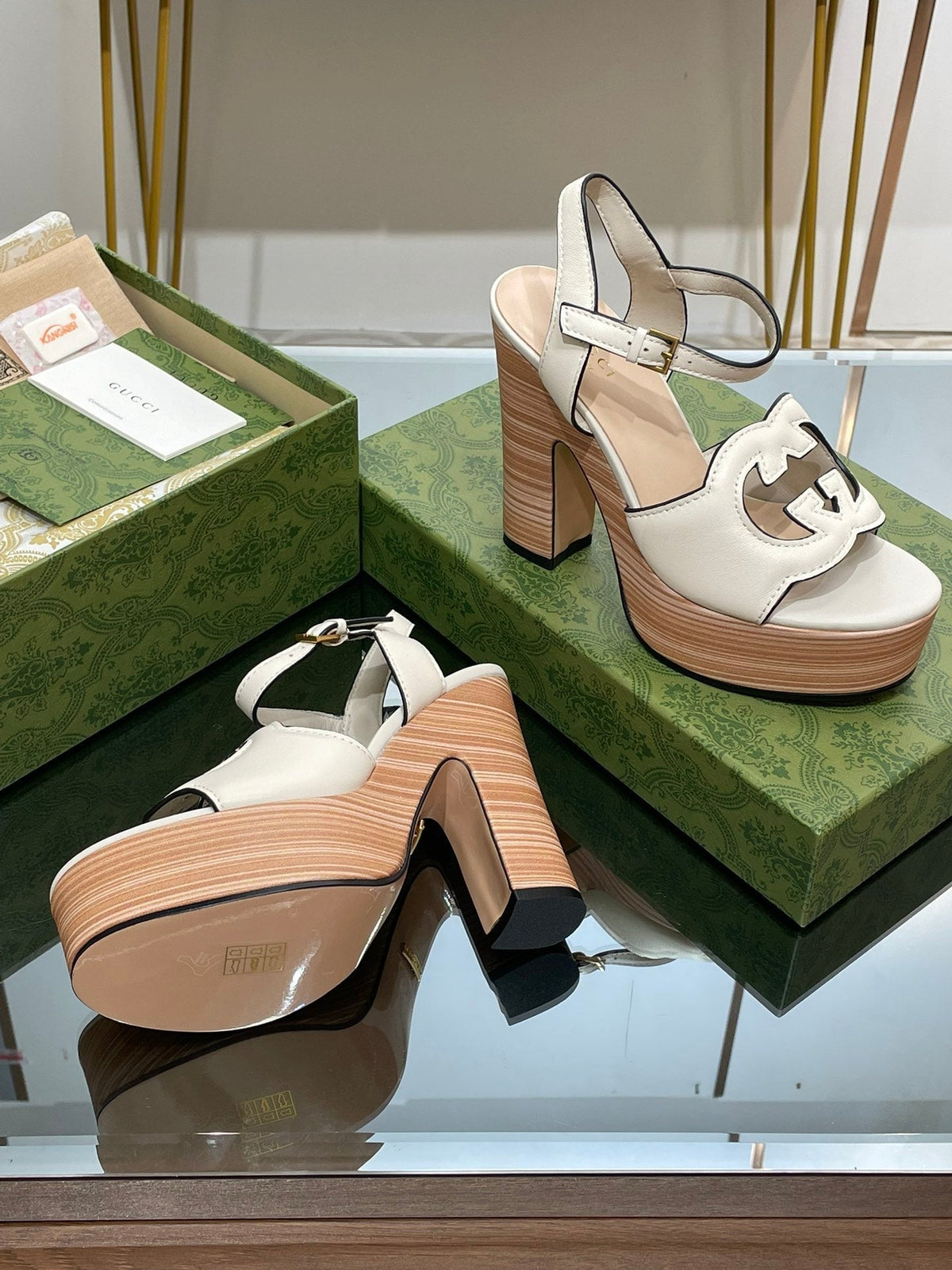 GG 120 INTERLOCKING G SANDAL WHITE CALFSKIN