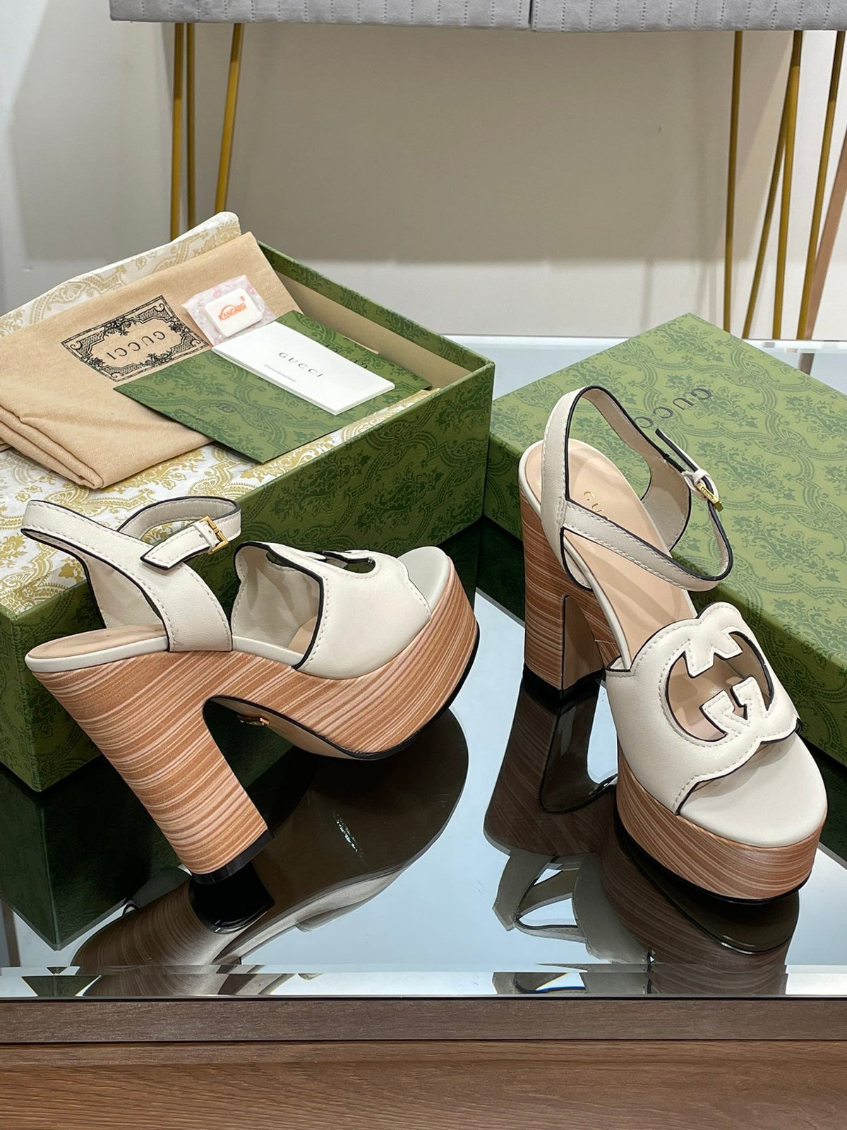 GG 120 INTERLOCKING G SANDAL WHITE CALFSKIN