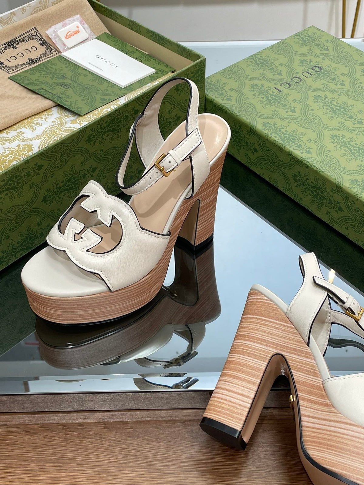 GG 120 INTERLOCKING G SANDAL WHITE CALFSKIN