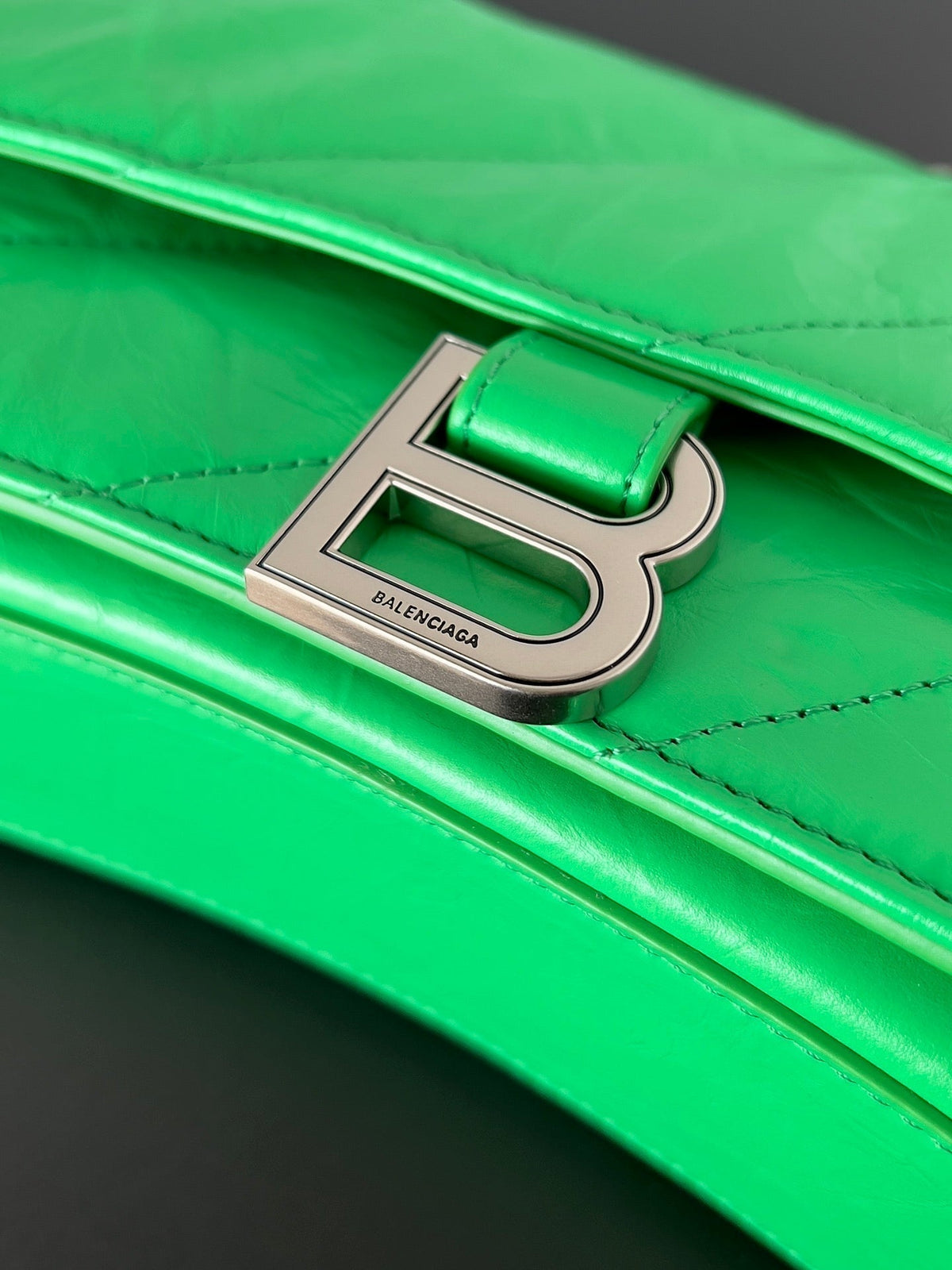 CRUSH CHAINED BAG 25 IN GREEN QUILTED CRUSHED CALFSKIN SILVER HARDWARE