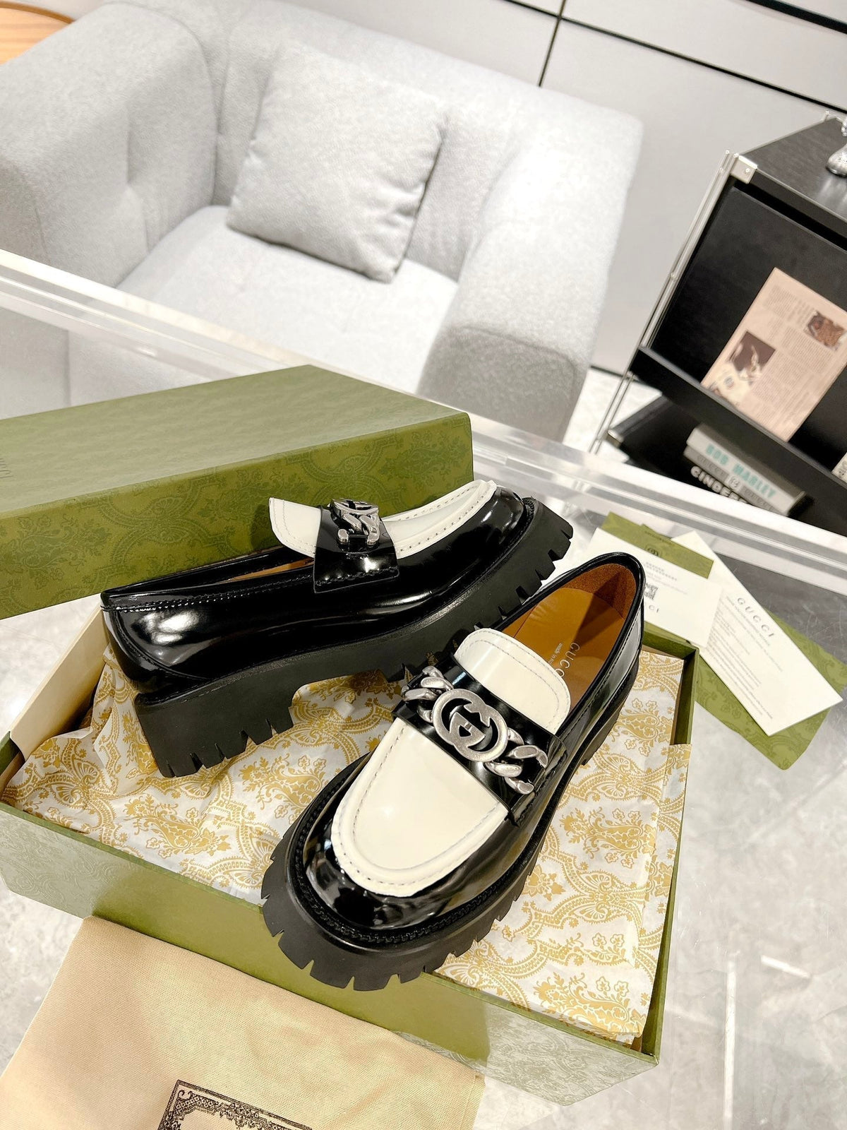 GG LOAFER WITH GG CHAINS GLOSSY BLACK AND WHITE CALFSKIN