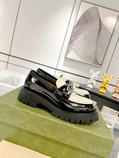 GG LOAFER WITH GG CHAINS GLOSSY BLACK AND WHITE CALFSKIN