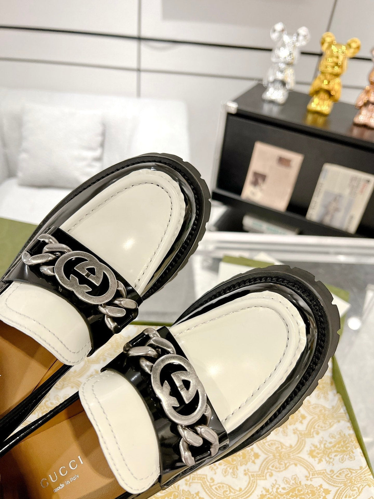 GG LOAFER WITH GG CHAINS GLOSSY BLACK AND WHITE CALFSKIN