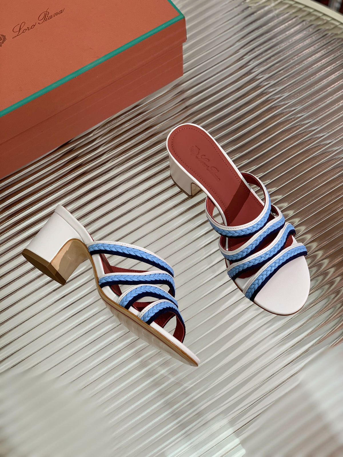LP SPRIGHTLY CHARMS MID-SANDAL SKY CALFSKIN