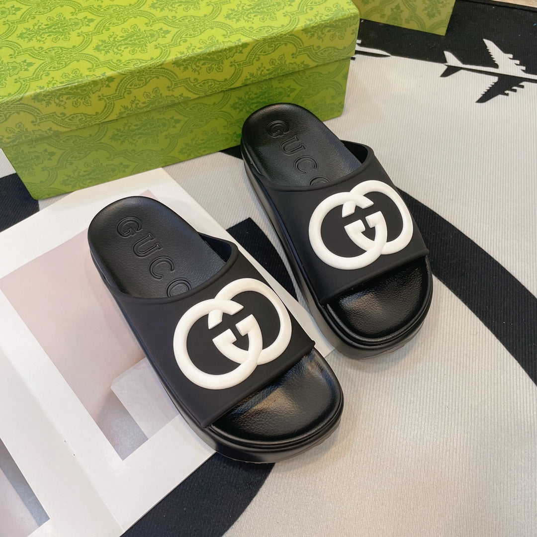 INTERLOCKING G SLIDE SANDAL IN BLACK IMPORTED TPU