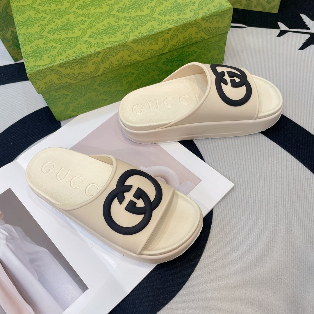 INTERLOCKING G SLIDE SANDAL IN WHITE CREAM IMPORTED TPU