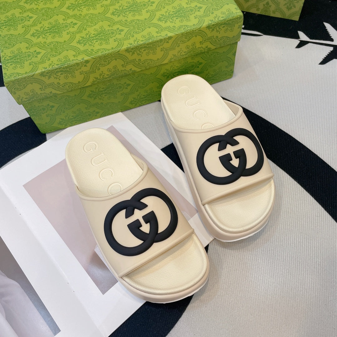 INTERLOCKING G SLIDE SANDAL IN WHITE CREAM IMPORTED TPU