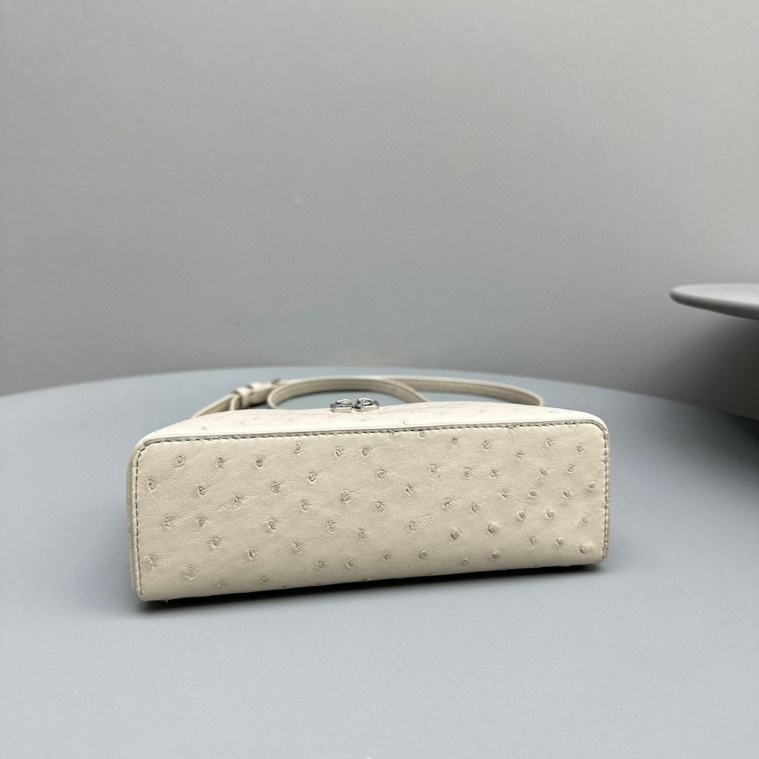 Extra Pocket L19 Beige Ostrich Leather Shw