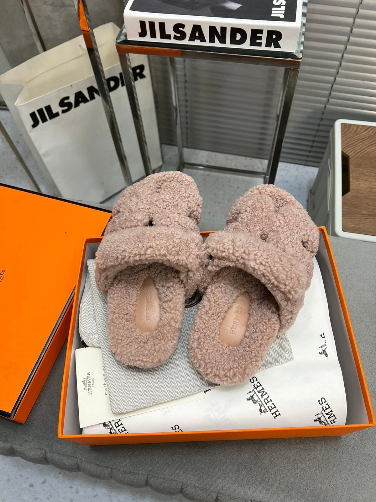 CHYPRE SLIPPERS IN ROSY BROWN LAMB WOOL