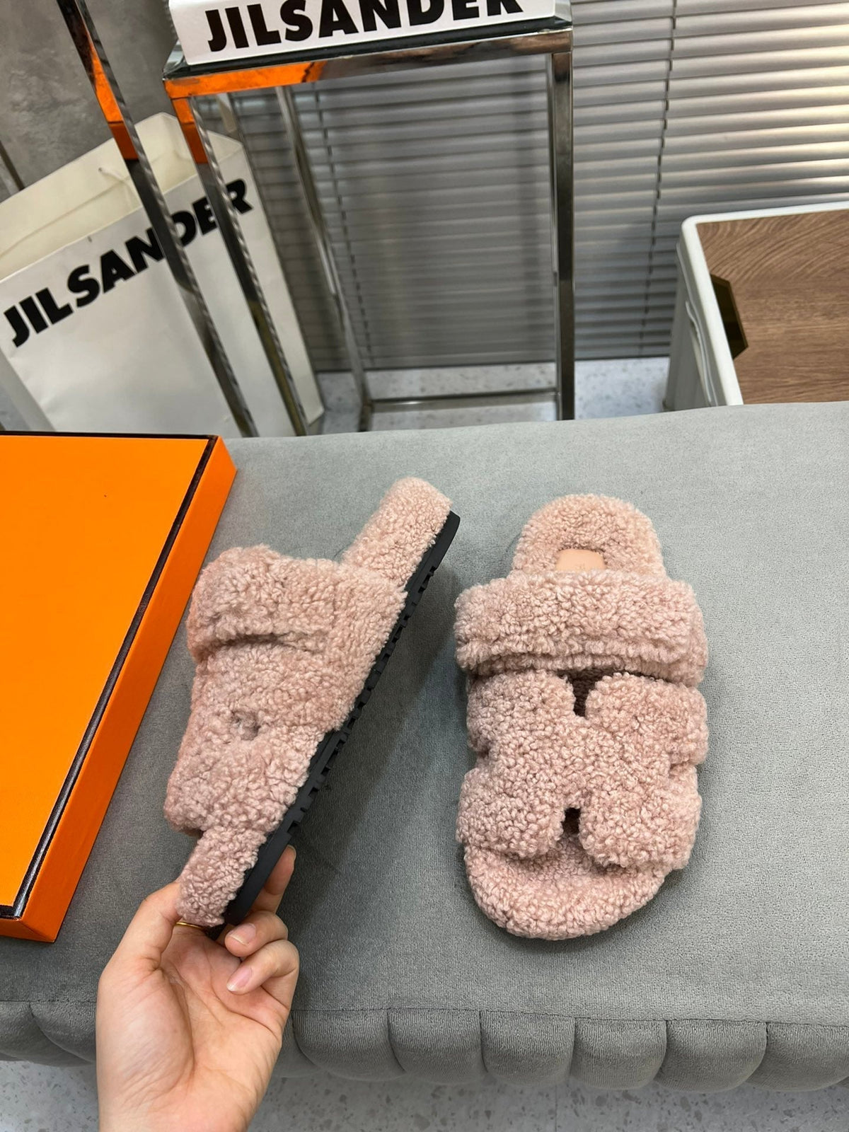 CHYPRE SLIPPERS IN ROSY BROWN LAMB WOOL