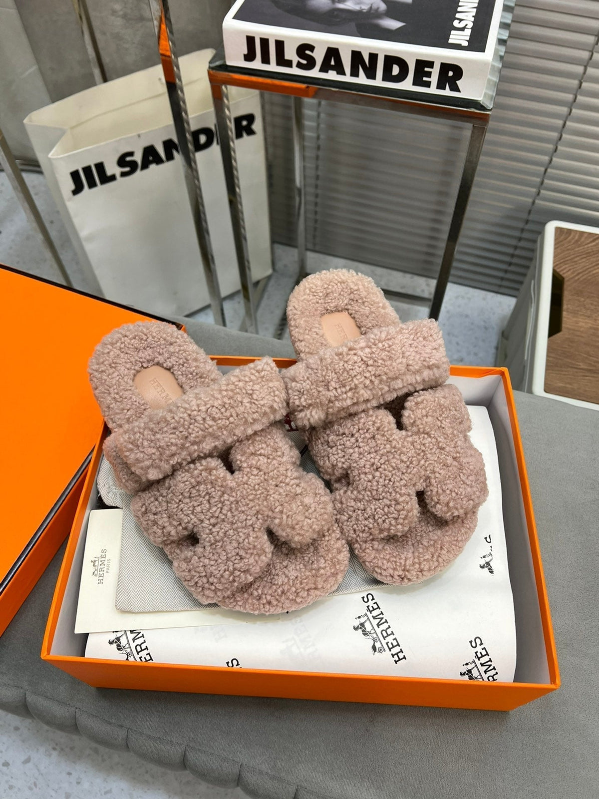 CHYPRE SLIPPERS IN ROSY BROWN LAMB WOOL