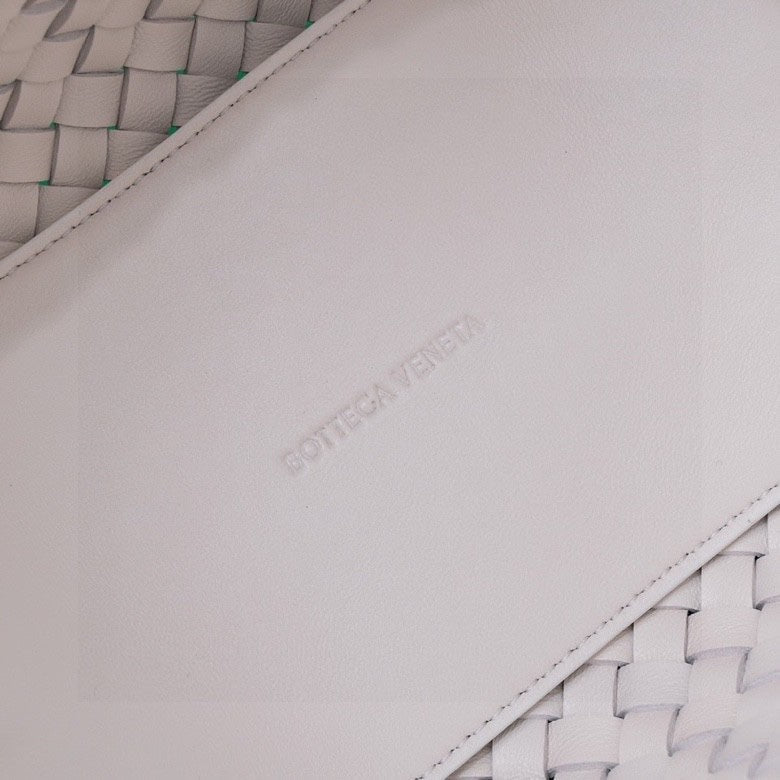 Mini Cabat 20cm White Lambskin Ghw