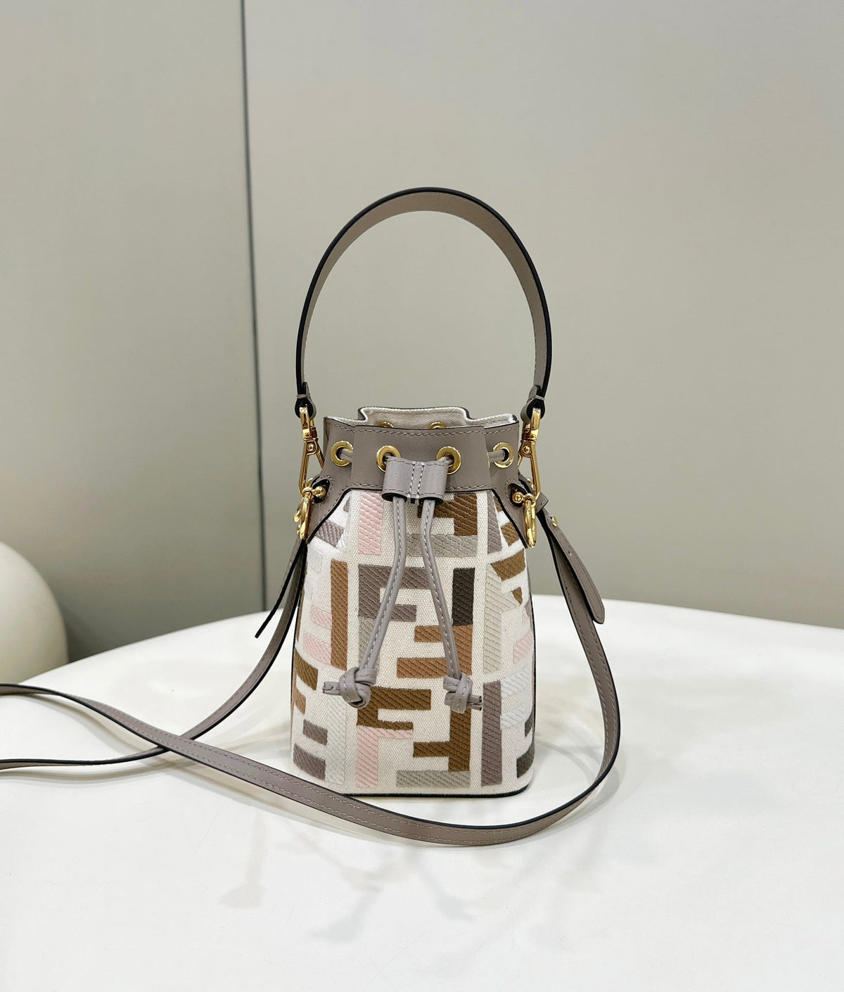 MON TRESOR 18 WITH FF MOTIF IN MULTICOLOR JACQUARD FABRIC
