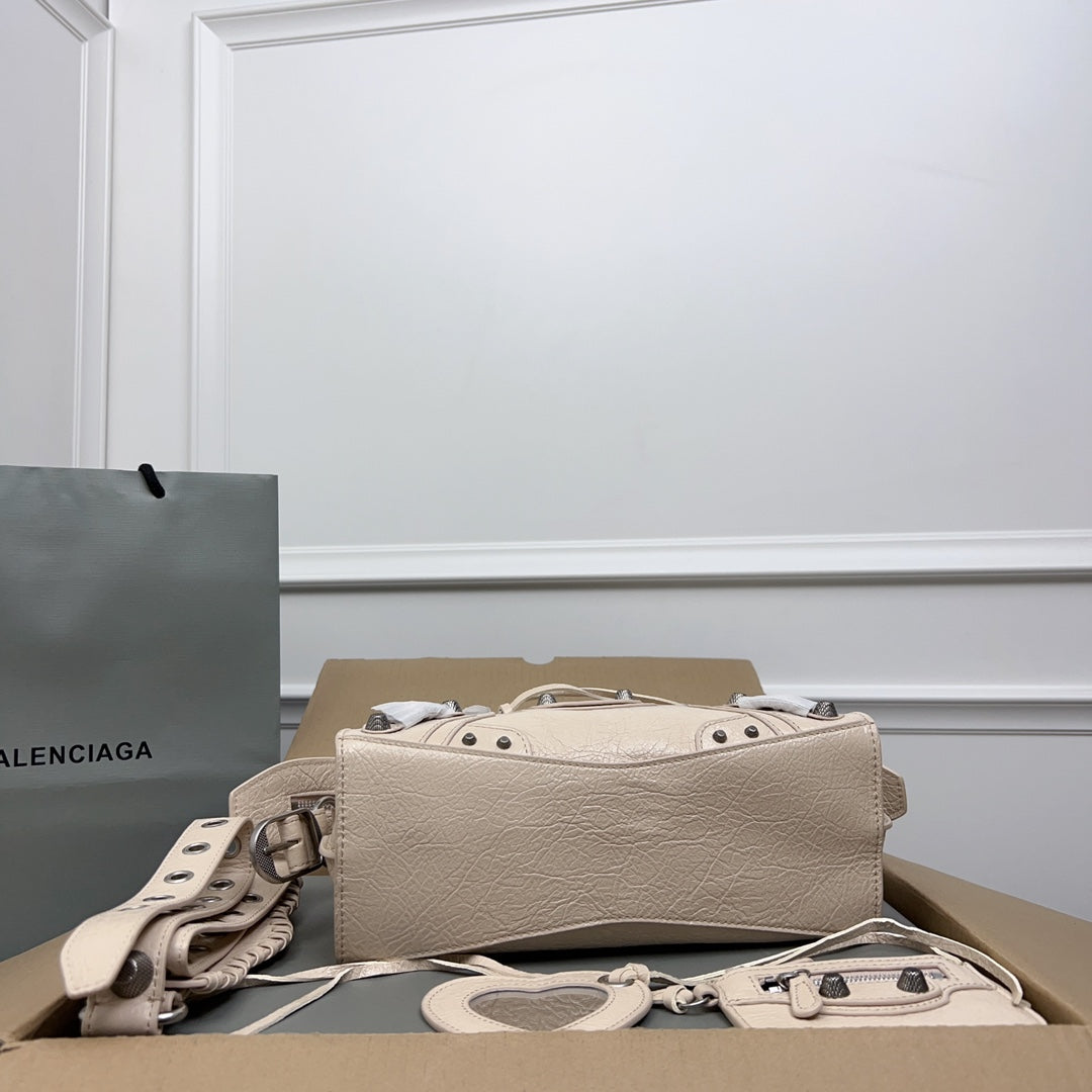 NEO CAGOLE 26 IN BEIGE LAMBSKIN