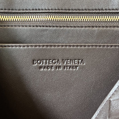 SMALL ANDIAMO 29 IN DARK BROWN LAMBSKIN