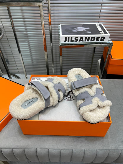 CHYPRE SLIPPERS IN BEIGE LAMB WOOL AND COOL GRAY SUEDE