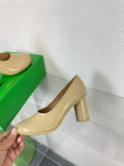 ATOMIC HIGH PUMP 9 CM IN BISQUE BEIGE CALFSKIN
