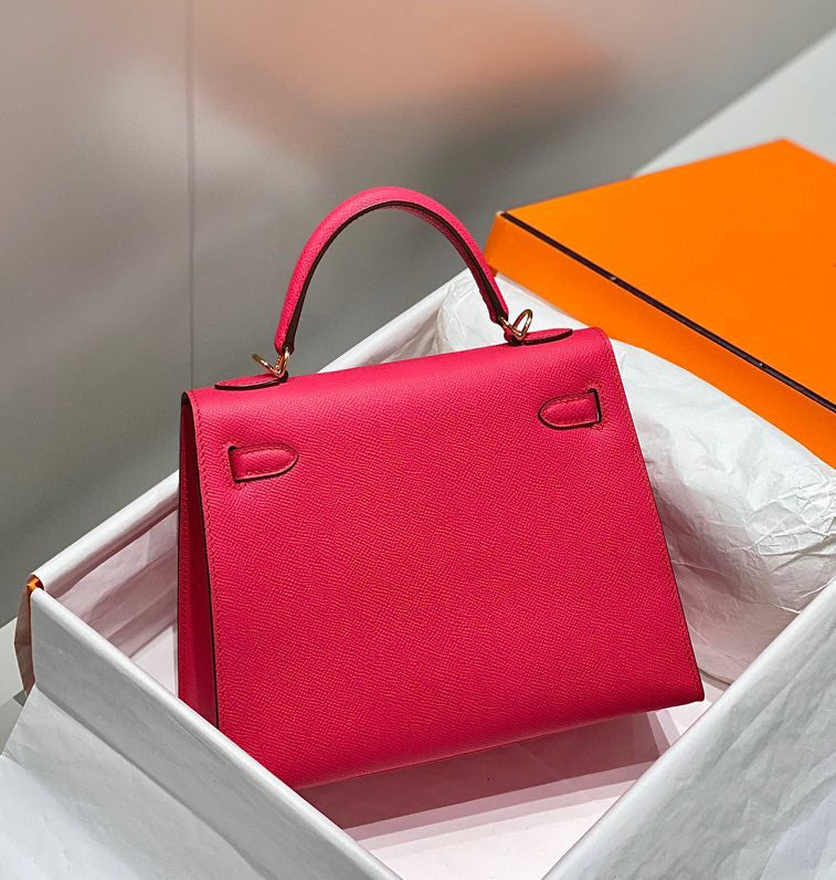 KELLY 25CM IN ROSE TYRIEN SWIFT CALFSKIN GOLD HARDWARE