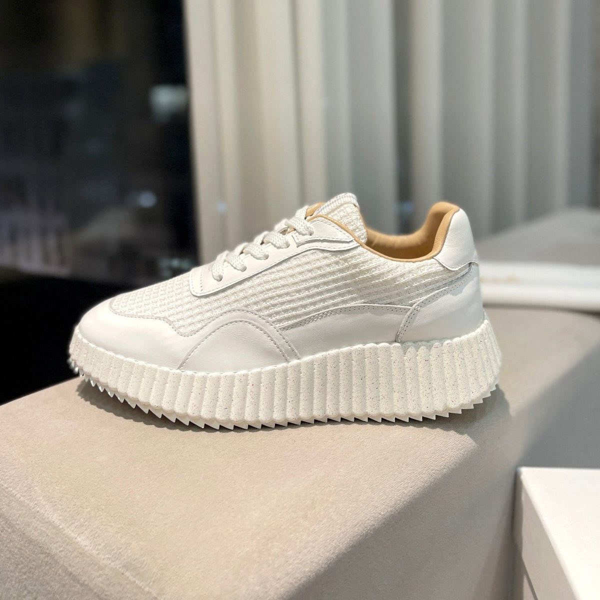 NAMA SNEAKER IN WHITE LAMBSKIN AND SUEDE