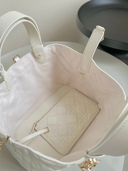 TOUJOURS 28 BAG IN WHITE LAMBSKIN