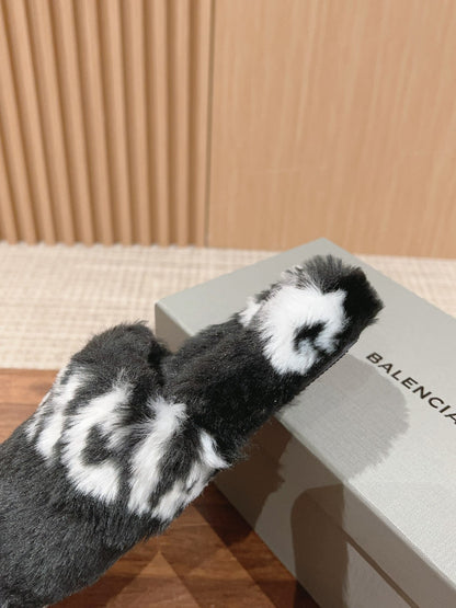 LAMB WOOL SLIPPER BLACK AND WHITE