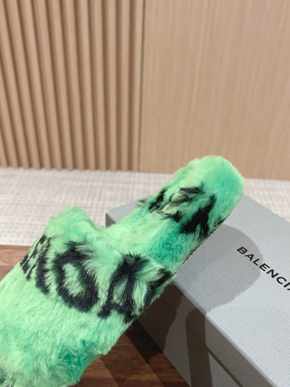 LAMB WOOL SLIPPER GREEN AND BLACK